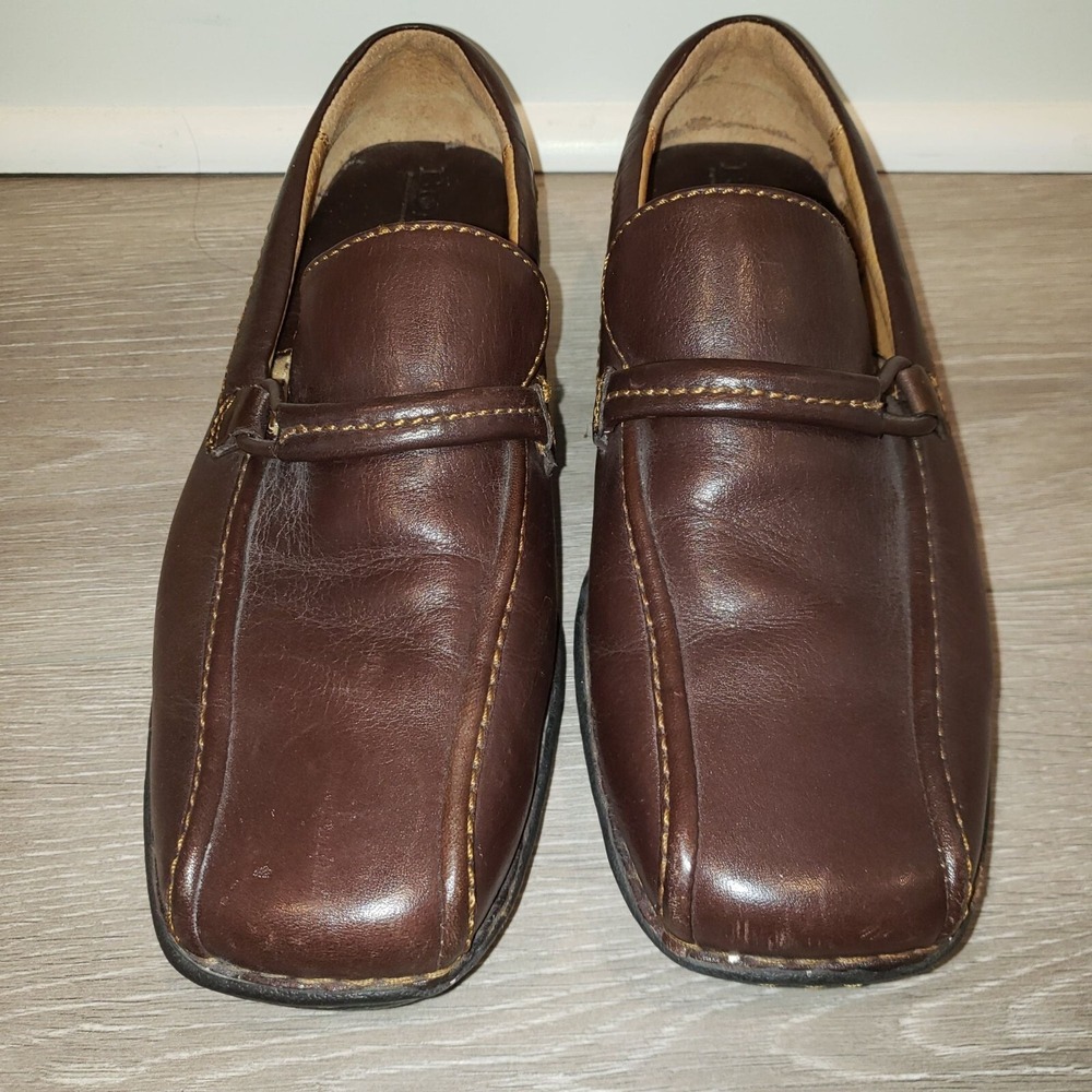BORN Size 9  Slip on loafer Strap accent academia Leather great condition